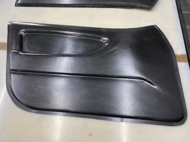 Carbon-Türverkleidung BMW E36 Limousine, Detailansicht der Oberfläche und Form