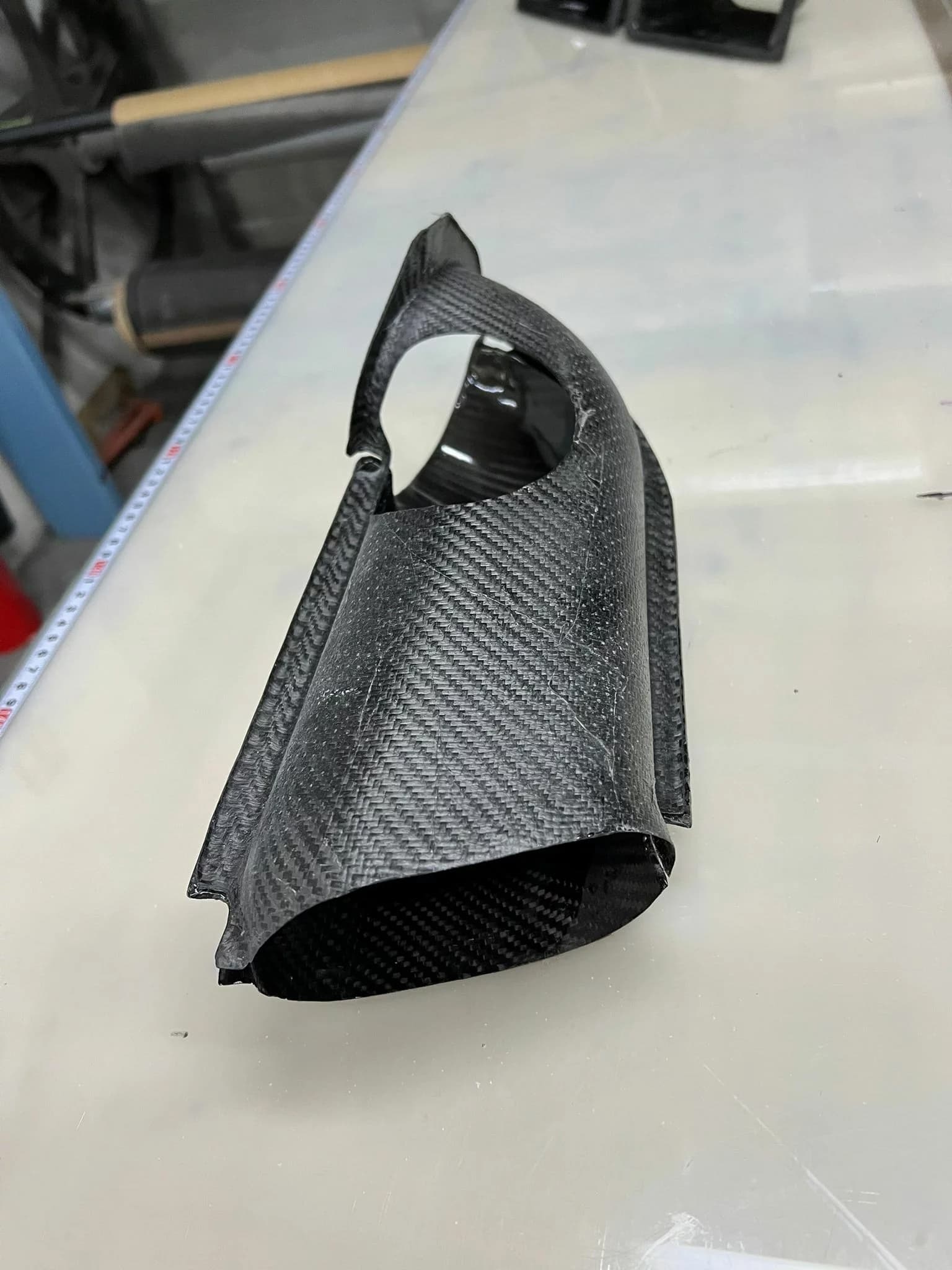 Carbon-Luftführung für BMW E30 M3 Evo 3, schräge Seitenansicht des Luftkanals