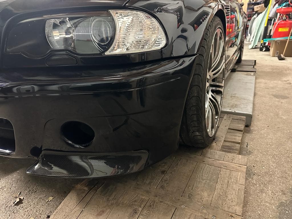 Carbon Frontstoßstange BMW E46 M3 CSL mit Carbon-Splittern, Detailansicht links