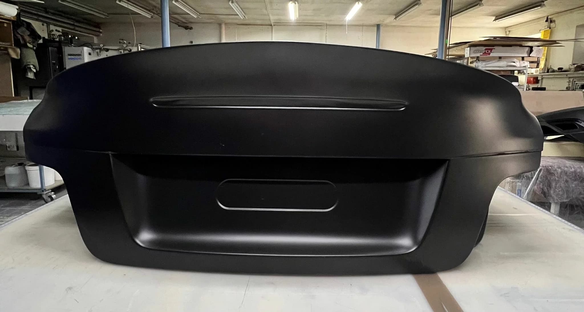 Carbon Heckklappe CSL für BMW E82 1er M, komplette Außenansicht von hinten