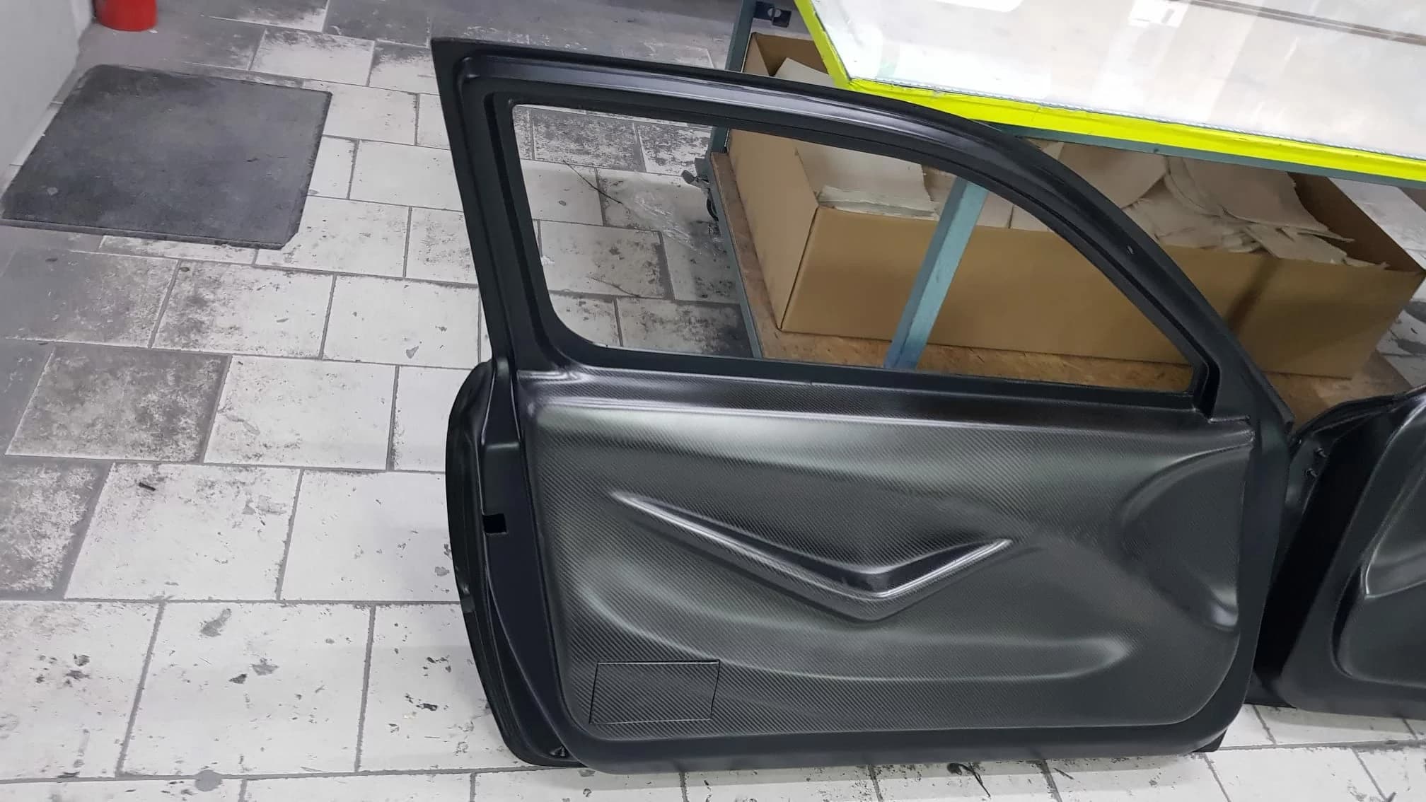 Carbon-Tür BMW E46 Coupé/M3, Innenansicht links mit geformter Carbon-Oberfläche
