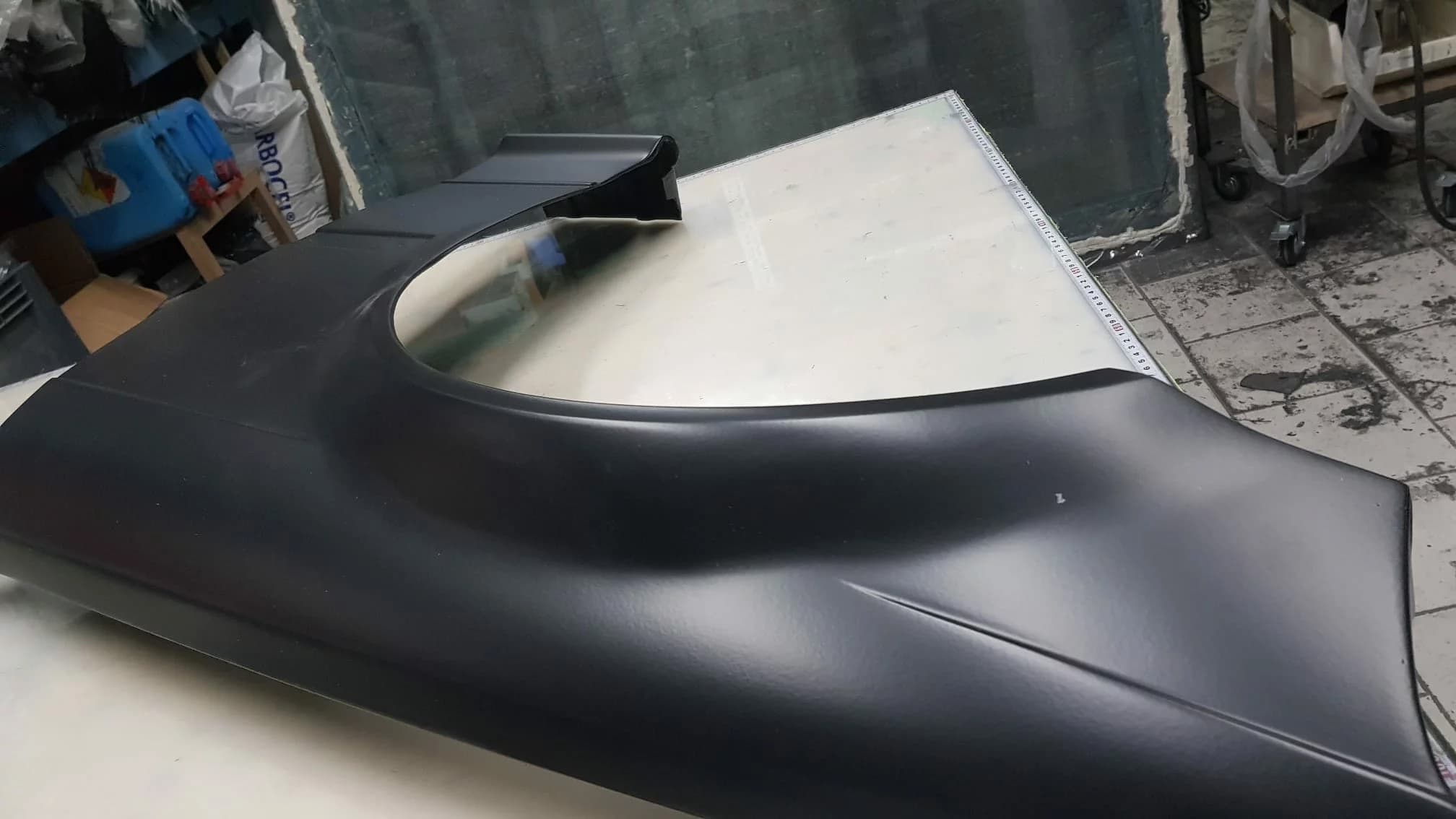 Carbon Kotflügel BMW E36 Limousine – Außenseite unlackiert, Motorsport-Ausführung