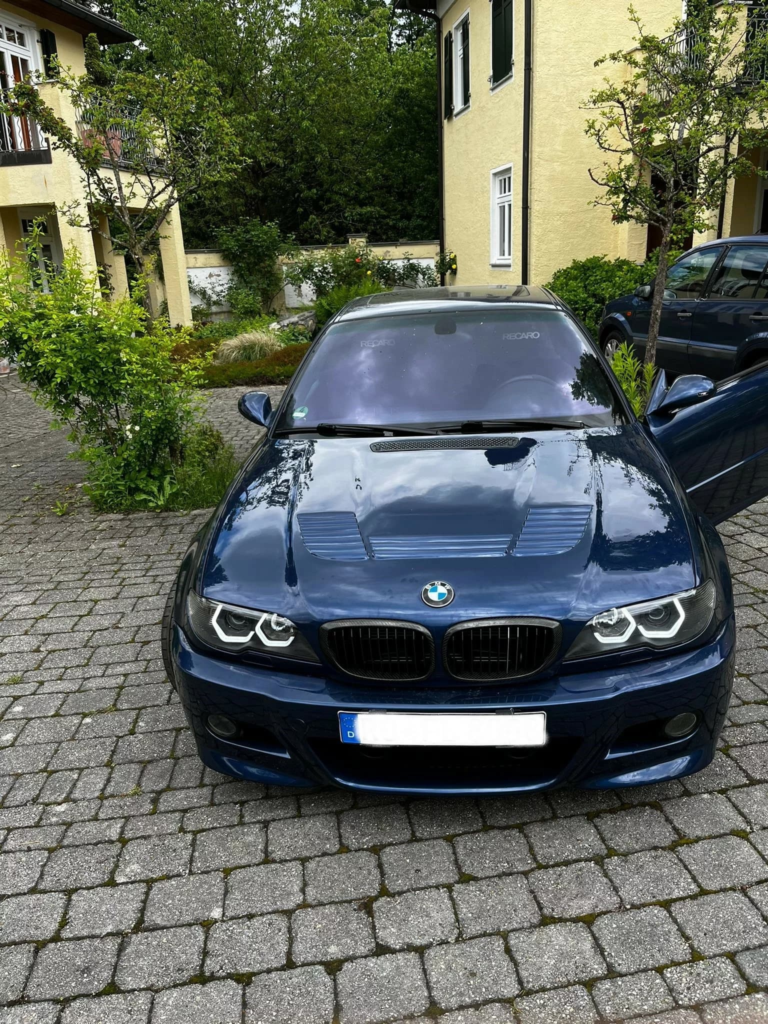Frontansicht BMW E46 Coupé mit montierter Carbon Motorhaube GTR-Style