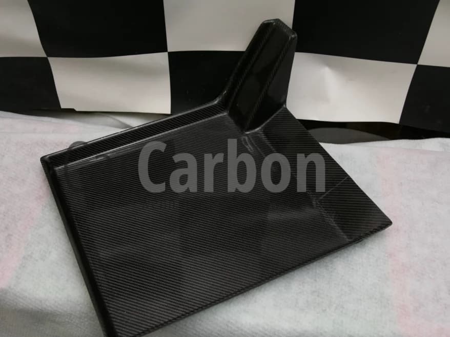 Carbon Fußraumwanne Fahrerseite BMW E92 – Gesamtansicht mit integrierter Pedalabdeckung und Sichtcarbon-Oberfläche