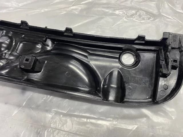 Detailansicht Carbon-Mikrofiltergehäuse BMW E46 M3 – geformte Innenkonturen