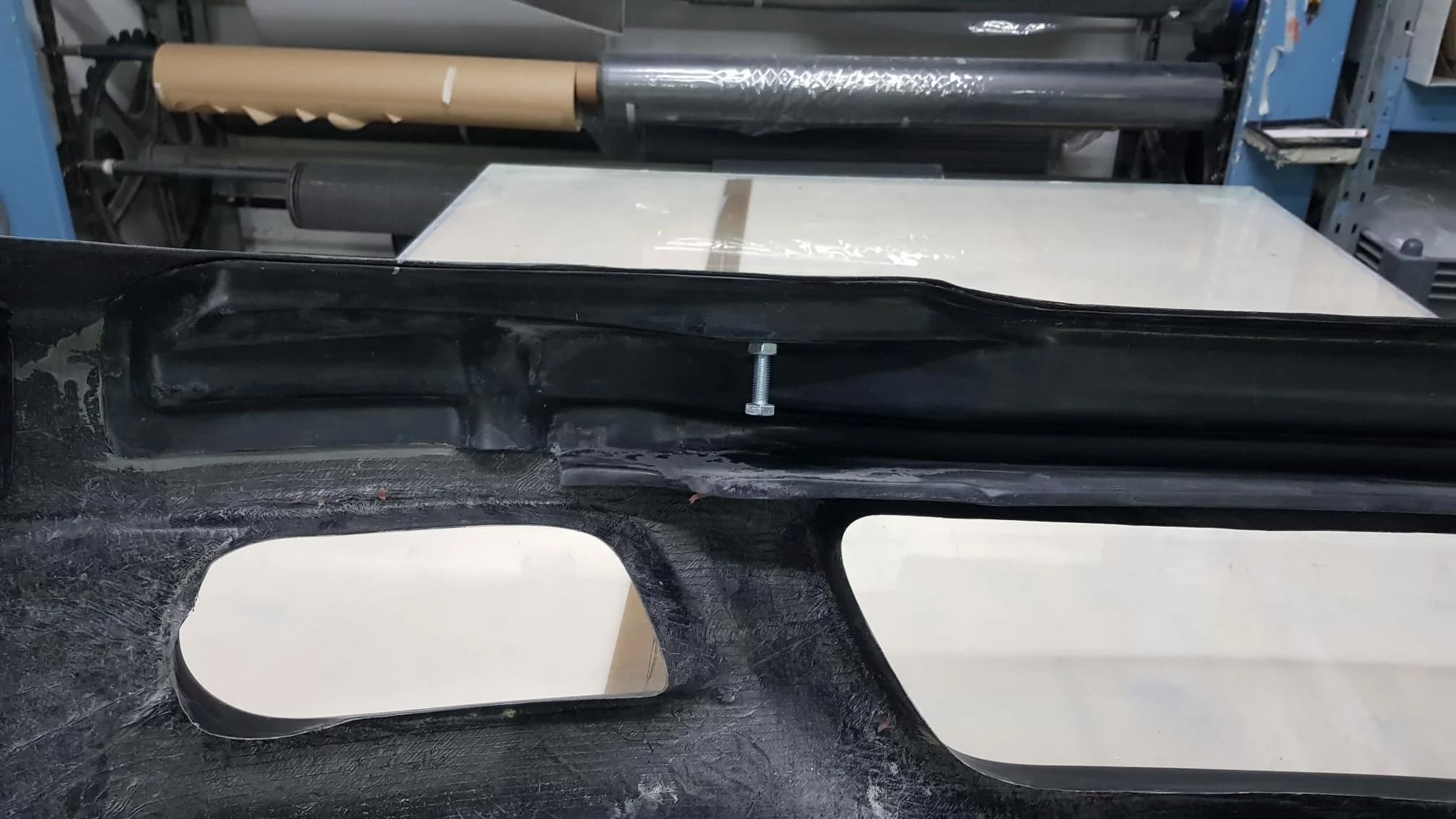 Detailansicht Innenseite BMW E46 Stoßstange mit integrierten Aufnahmen