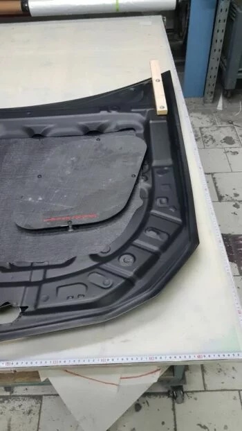 Carbon Sichtcarbon Motorhaube Toyota GT86 GTR-Style, Unteransicht mit innerer Struktur und Dämmmatte