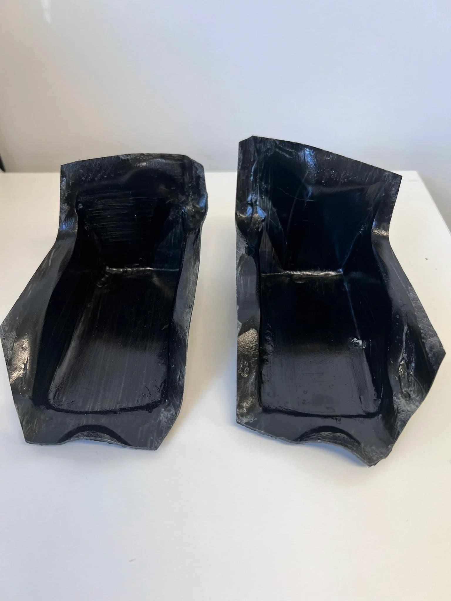 Carbon Verstärkungsdom für Heckklappe BMW F82 M4, Innenansicht, unbehandeltes Carbon, links und rechts