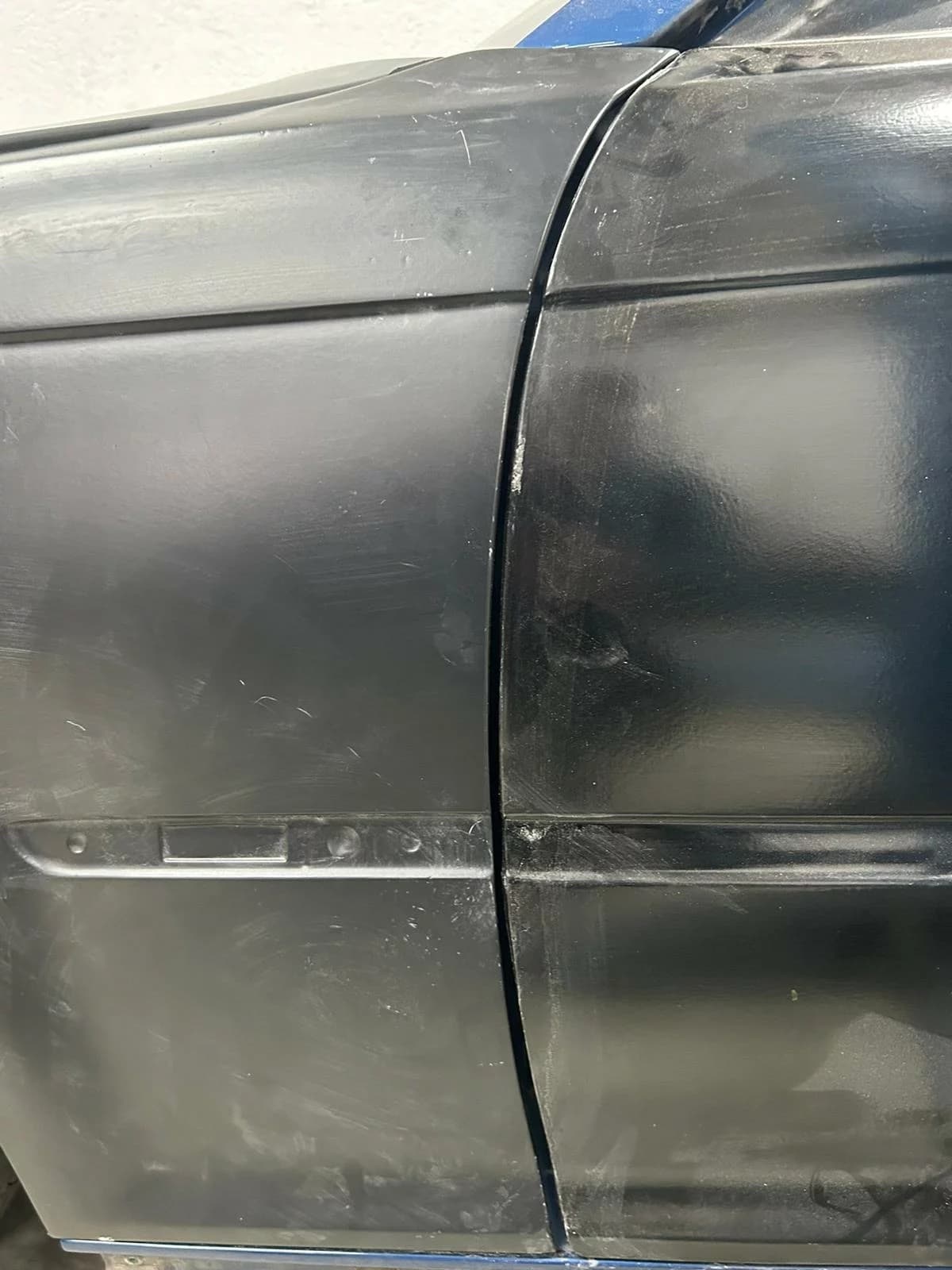 Übergang Carbon Kotflügel zu Tür BMW E46 M3, Detail der Spaltmaße