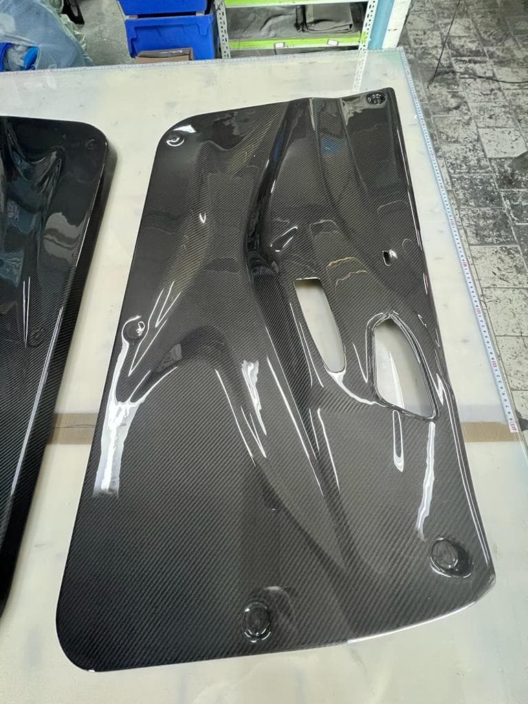 Sichtcarbon Türinnenverkleidung BMW F22 / F87 M2 – Formgebung und Befestigungspunkte