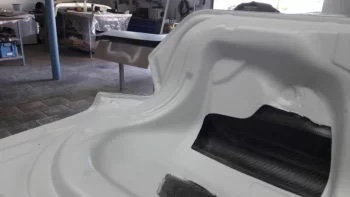 Carbon Kofferraumdeckel Toyota GT86, Detailansicht der inneren Formgebung und Verstärkungen