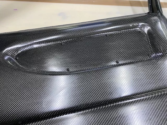 Carbon Tür BMW E36 Limousine – Detail der geformten Carbon-Türverkleidung