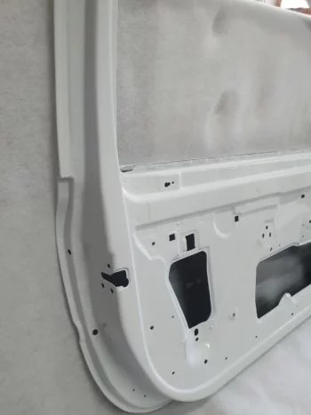 Carbon Tür Renault Clio 3, Innenansicht der unteren Türsektion mit Strukturdetails