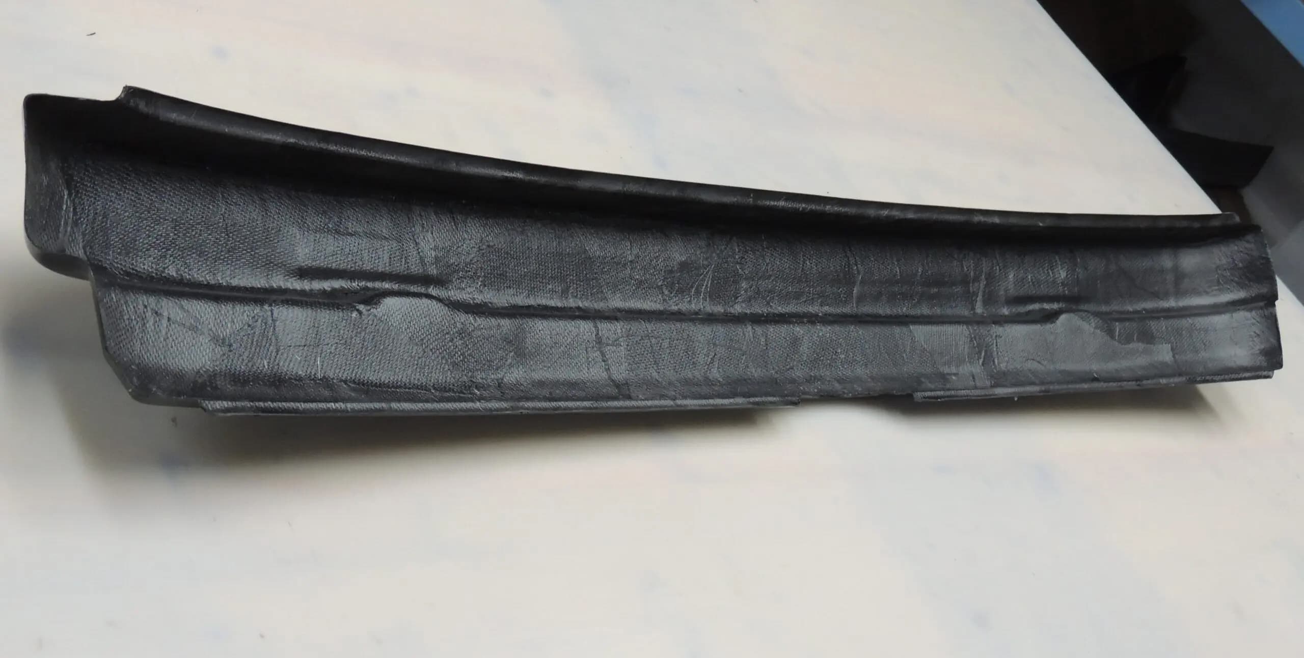 Heckstoßstangenträger BMW E36, Seitenansicht unlackiert