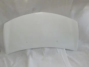 Carbon Motorhaube Renault Clio 3, Außenansicht der unlackierten Haube auf Arbeitsfläche