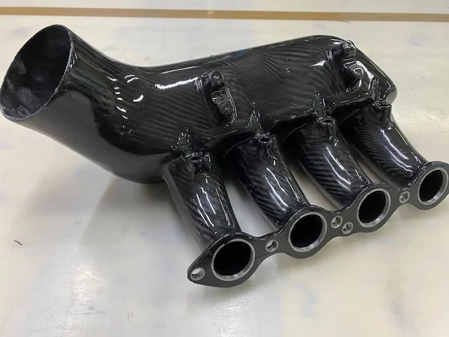 Carbon-Airbox für BMW E30 M3 (S14) – Ansaugplenum mit 4 Ansaugrohren, Flansch und Zusatz-Einspritz-Ports