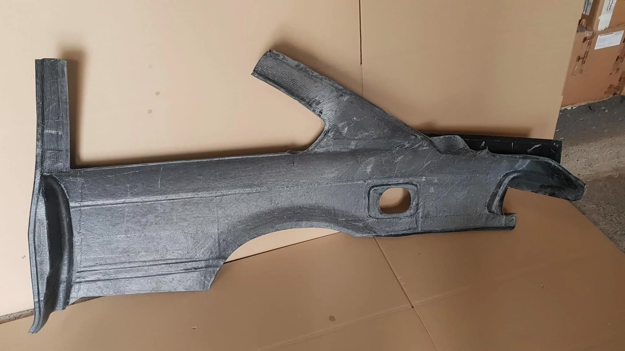 Carbon Seitenteil BMW E36 Coupé – Innenseite Rohcarbon Struktur