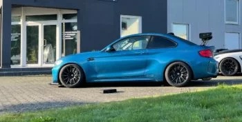 BMW F22 Coupé mit montiertem Carbon Heckspoiler, Seitenansicht