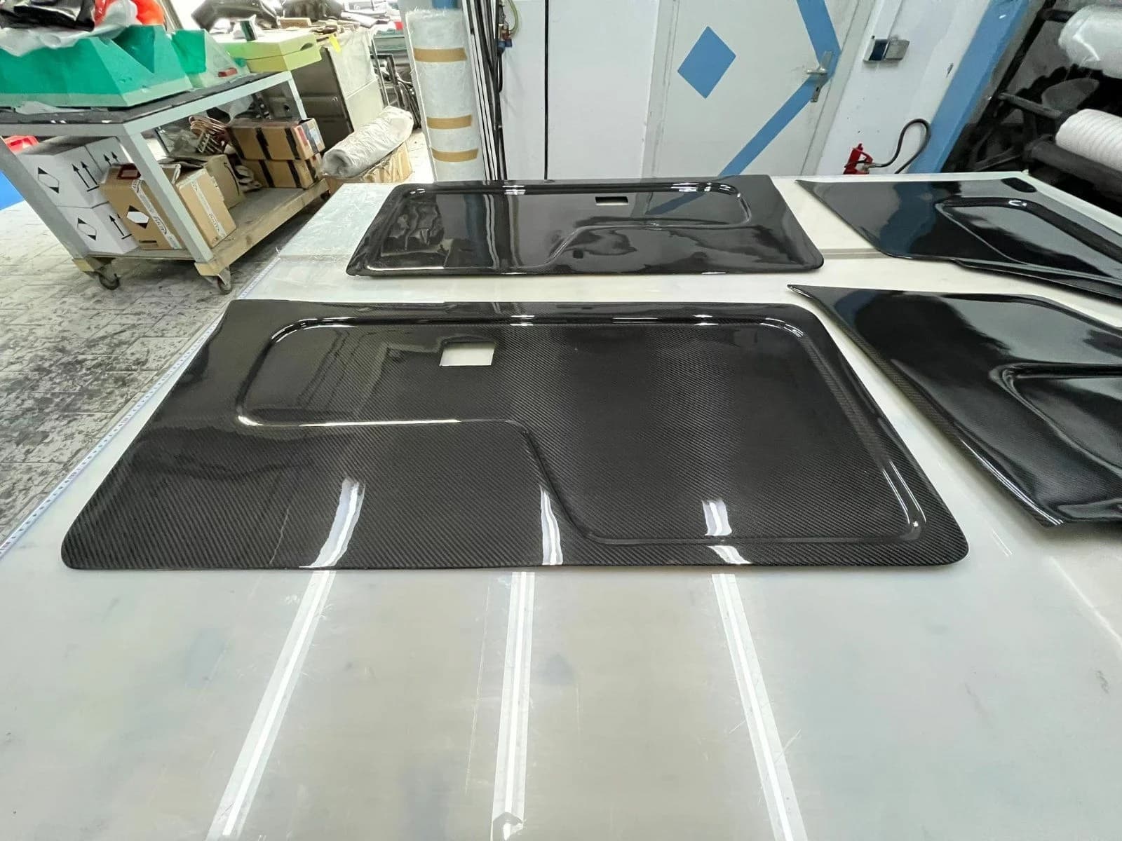 Carbon Türverkleidung BMW E30, glänzende Sichtcarbon-Struktur