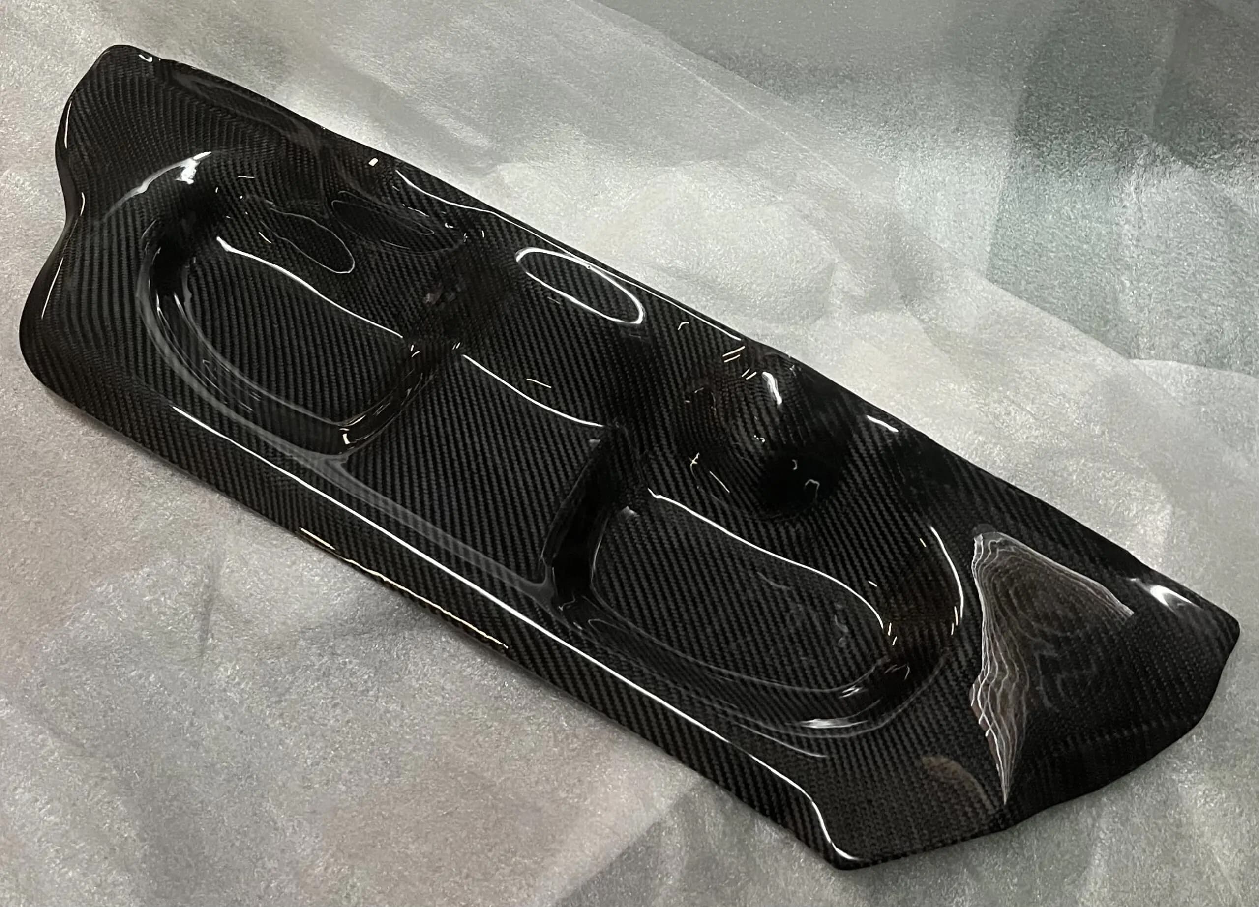 Carbon Abdeckung Luftfilterkasten BMW E46 – glänzende Carbon Oberfläche mit präziser Passform und Konturen