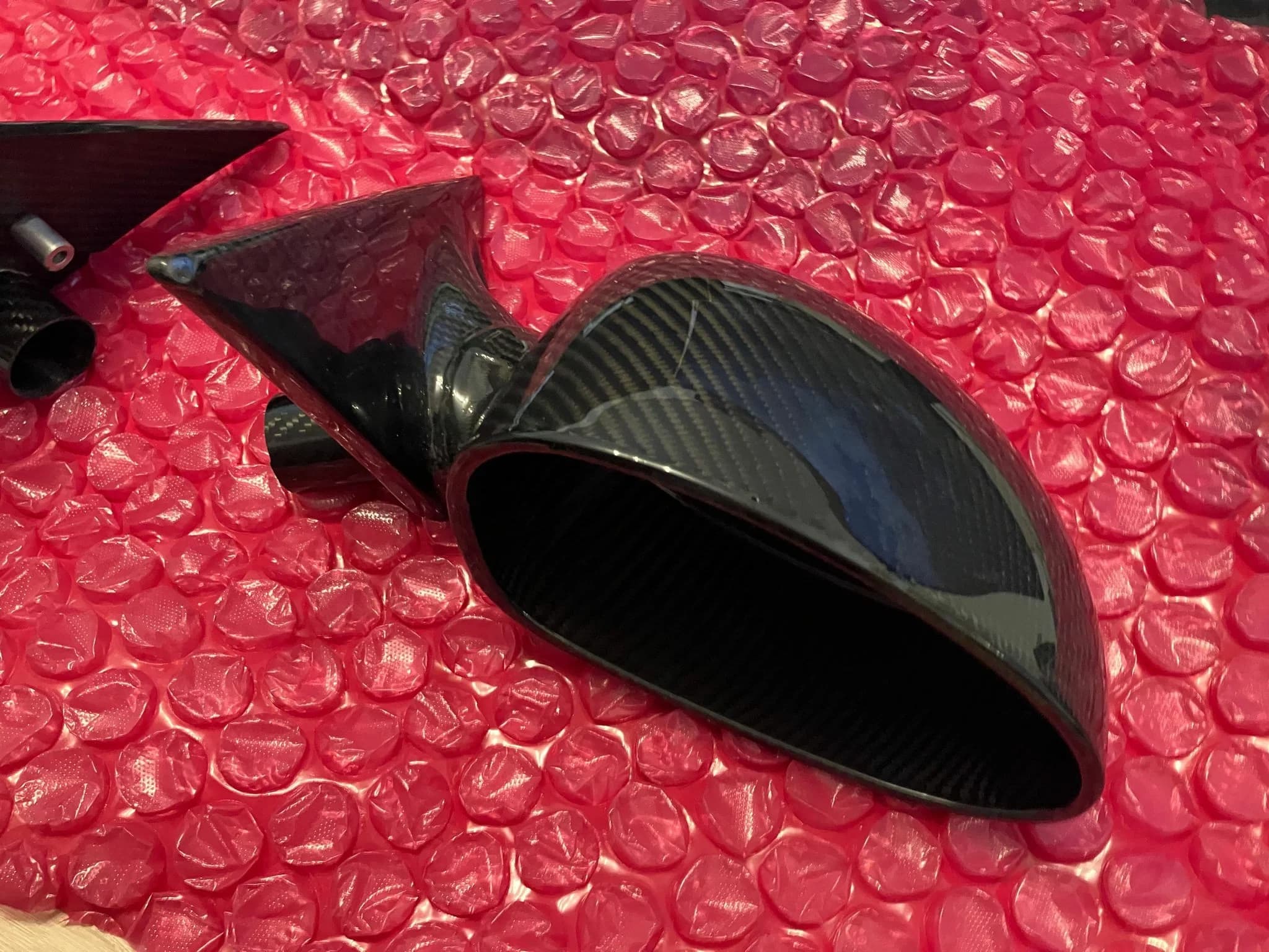Seitliche Ansicht Carbon Außenspiegel BMW E46 M3 mit aerodynamischer Form