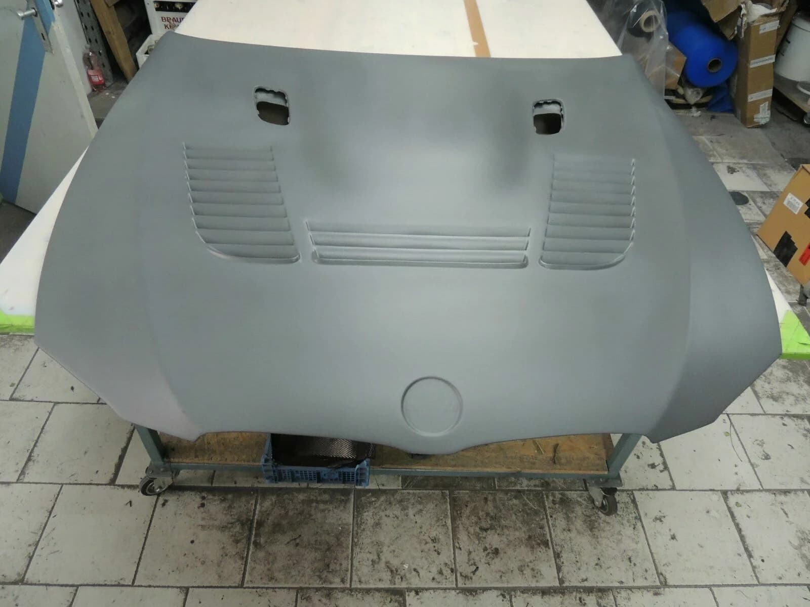 Frontansicht BMW E92 M3 mit Carbon-Motorhaube und Haubenverschlüssen