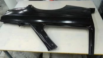 Seitenteile Set Fahrerseite hinten für den BMW E30 und M3 aus Carbon oben Kopfüber