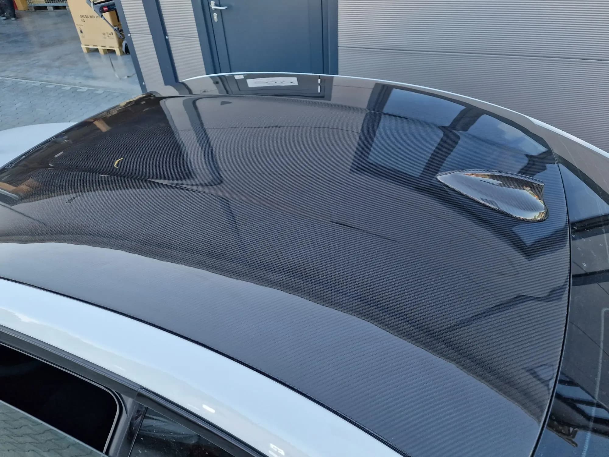 Carbon Dach BMW F22 mit Sichtcarbon-Struktur, Detailansicht Oberfläche