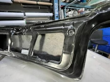 Carbon Heckklappe VW Golf 4 mit R32 Spoiler, Detailansicht der inneren Carbonstruktur und Aussparungen