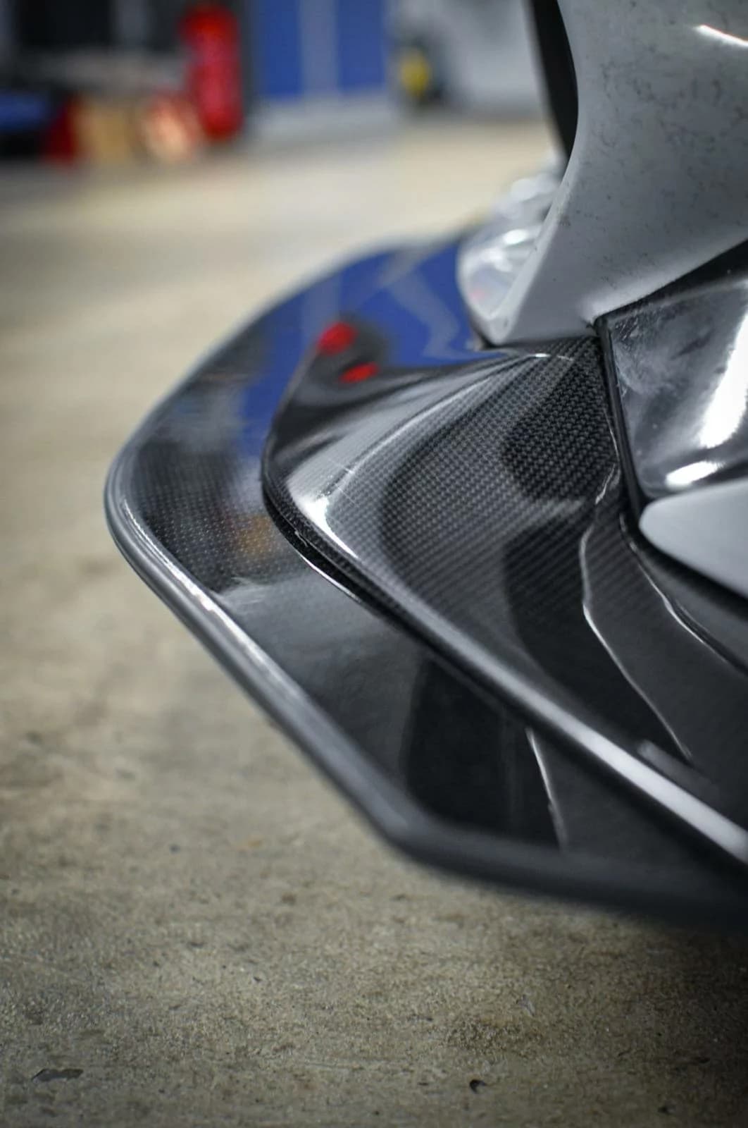 Seitenansicht Carbon Frontsplitter BMW M2 F87 Competition, montiert