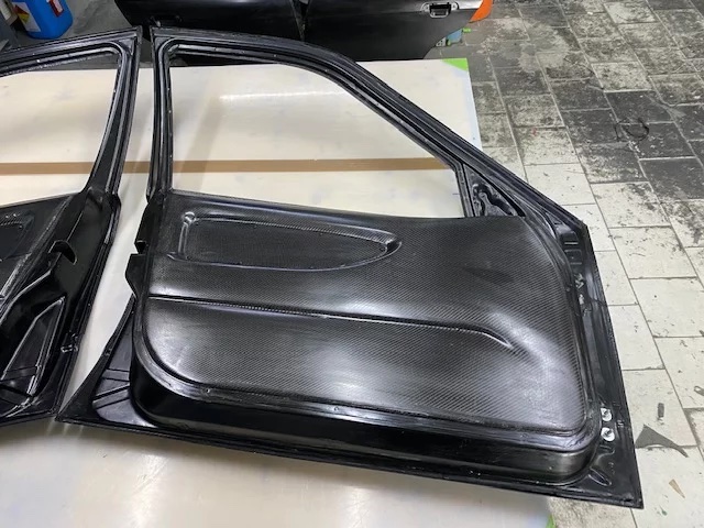 Carbon Tür BMW E36 Limousine – Detailansicht Türinnenseite mit Carbon-Oberfläche