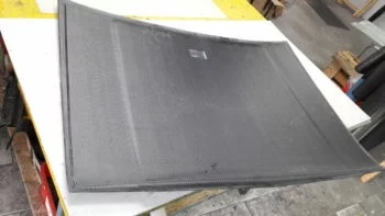 Carbon Motorhaube Toyota Starlet KP61 / KP62, Unteransicht mit sichtbarer Carbonstruktur