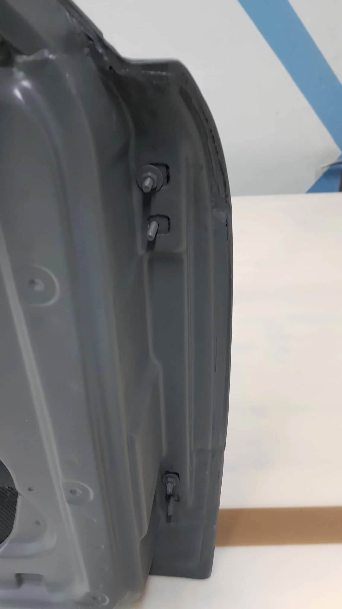 Befestigungspunkte und Gewindebolzen an Carbon-Türinnenseite BMW E30