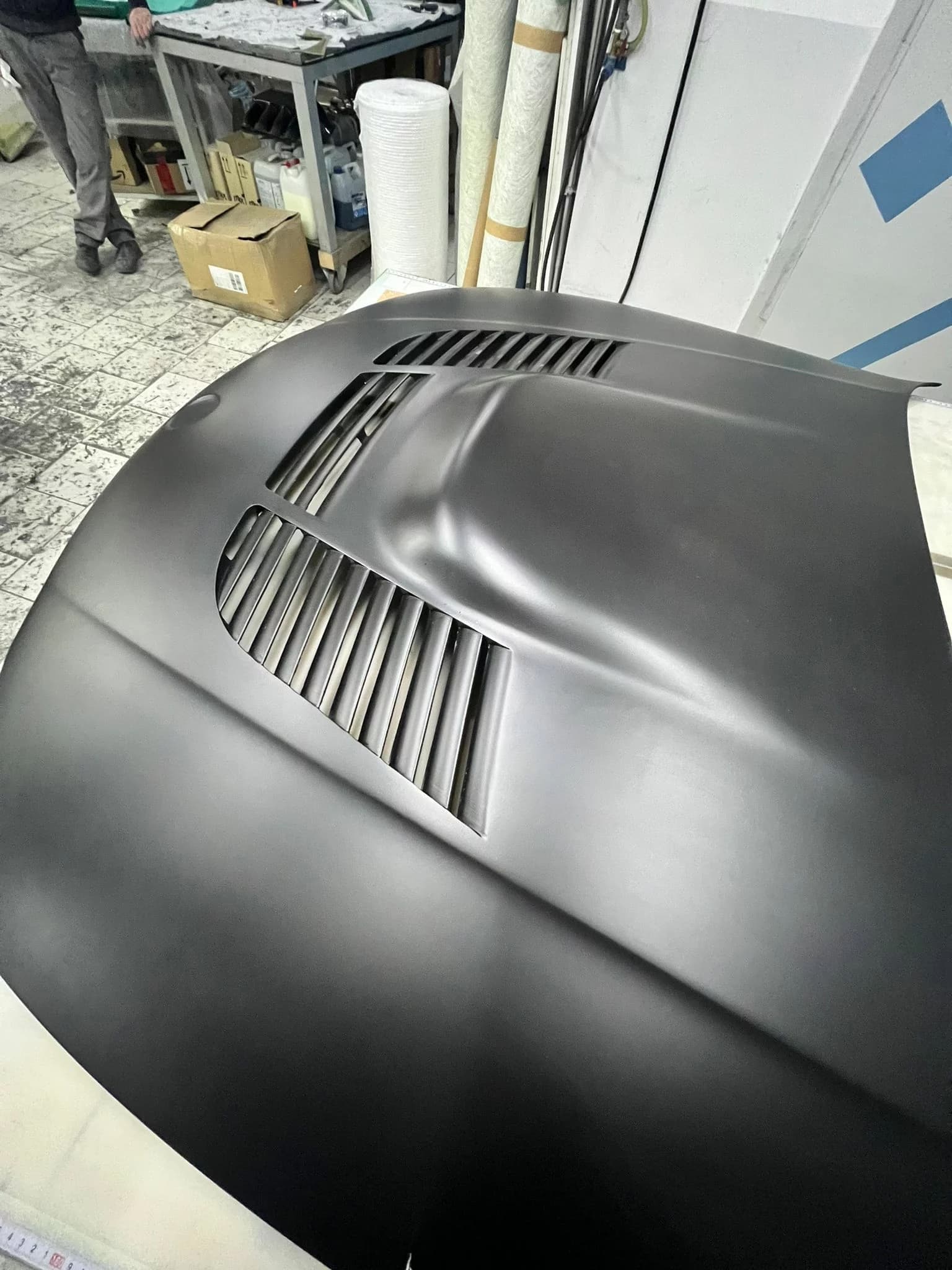 Carbon Motorhaube BMW E82 1er M GTR Style, Seitenansicht mit ausgeprägter Hutze