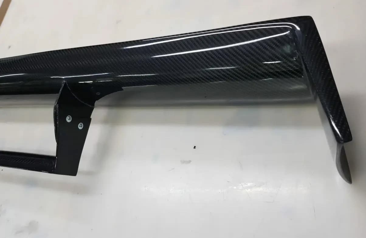 Carbon-Heckflügel BMW E36, Seitenansicht mit Endplatte