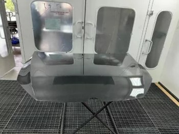 Carbon Motorhaube VW Golf 7 R, unmontierte Haube in Sichtcarbon in der Lackierkabine