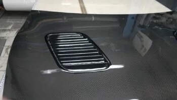 Carbon Sichtcarbon Motorhaube Toyota GT86 GTR-Style, Detailansicht einer integrierten Lüftungsöffnung