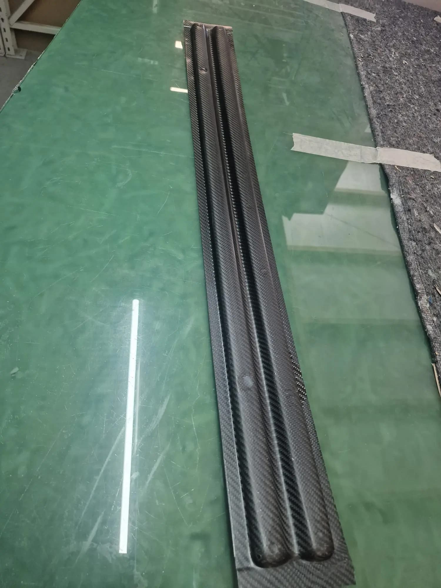 Carbon-Dachspriegel BMW E36 Limousine, Detailansicht der Carbonstruktur