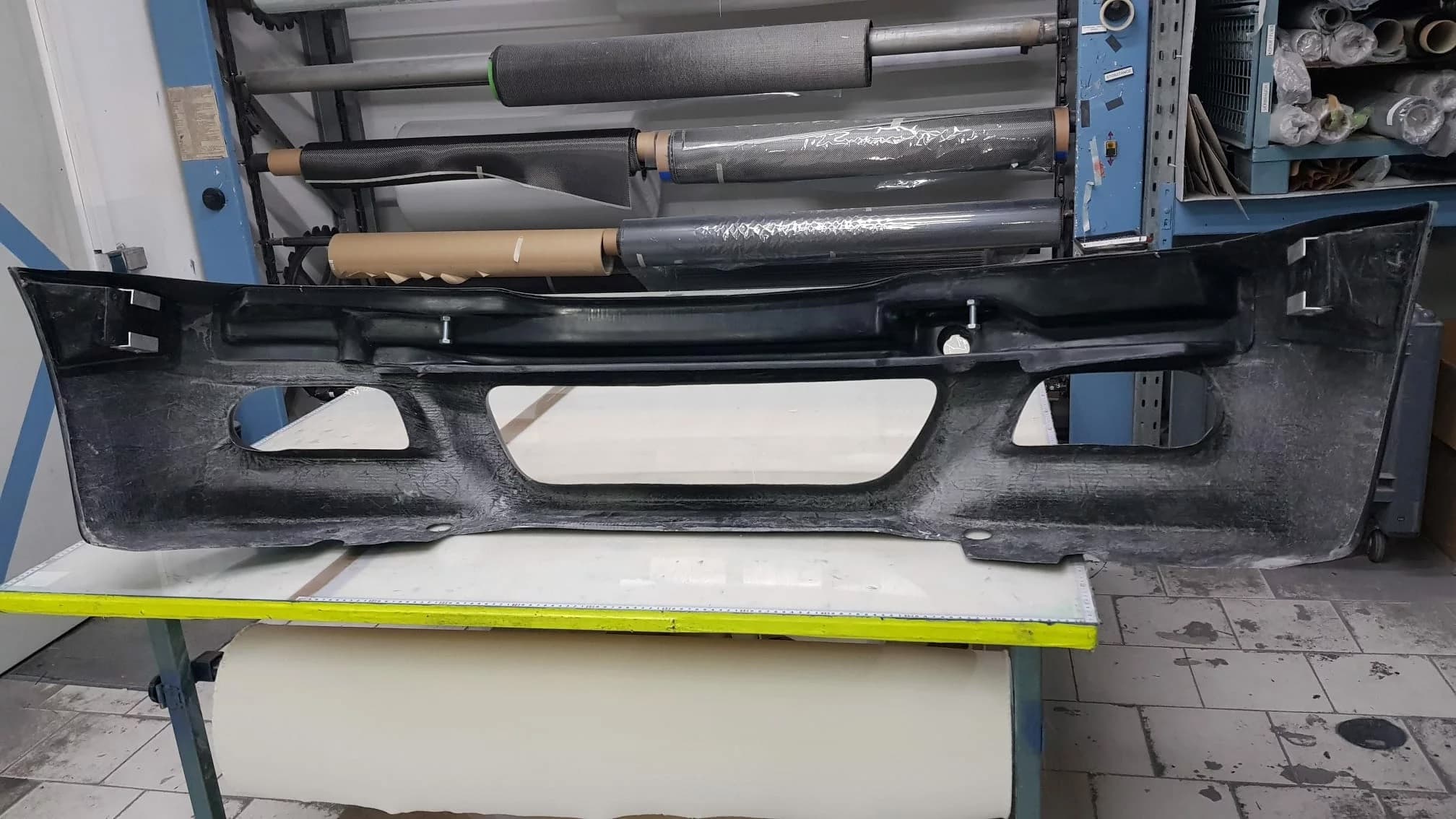 Komplette Innenseite der BMW E46 Frontstoßstange aus GFK/Carbon