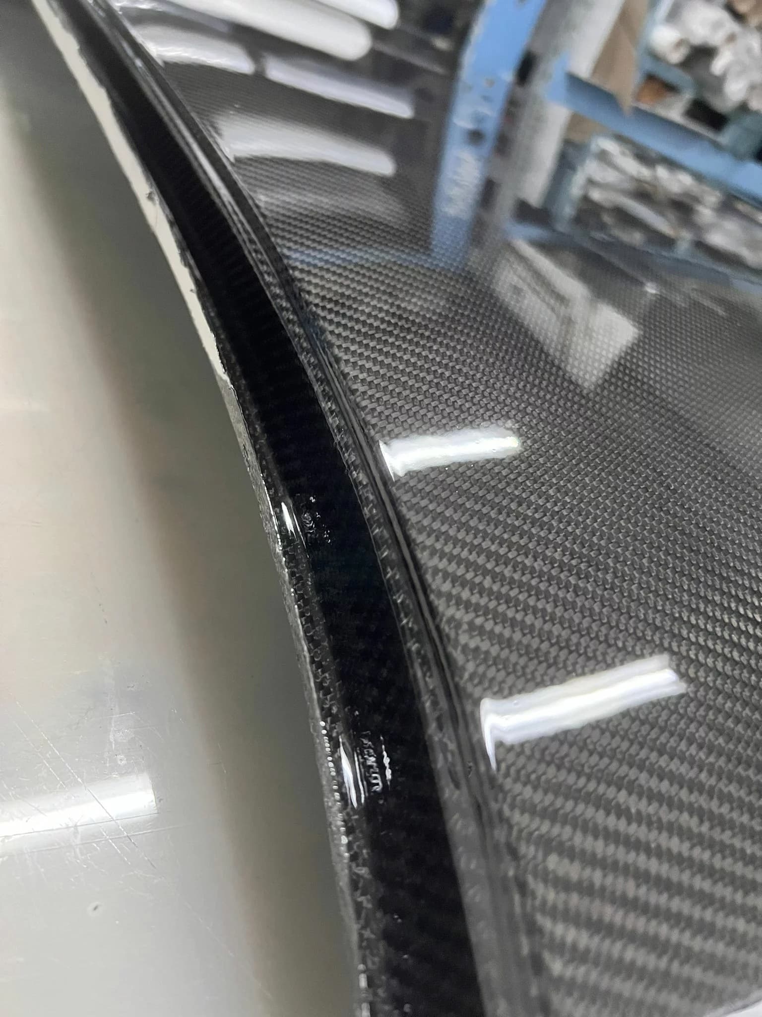 Nahaufnahme Carbonstruktur am Dach BMW E36 Limousine