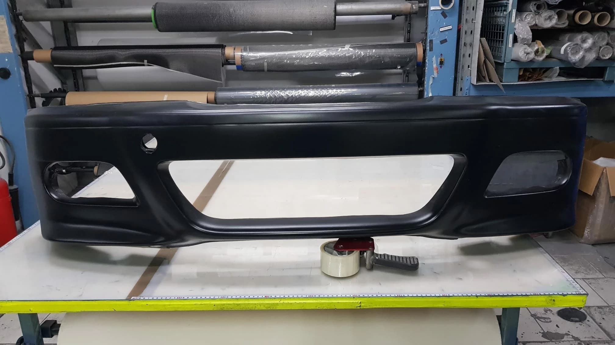 BMW E46 Frontstoßstange roh montiert ohne Lack, Frontansicht
