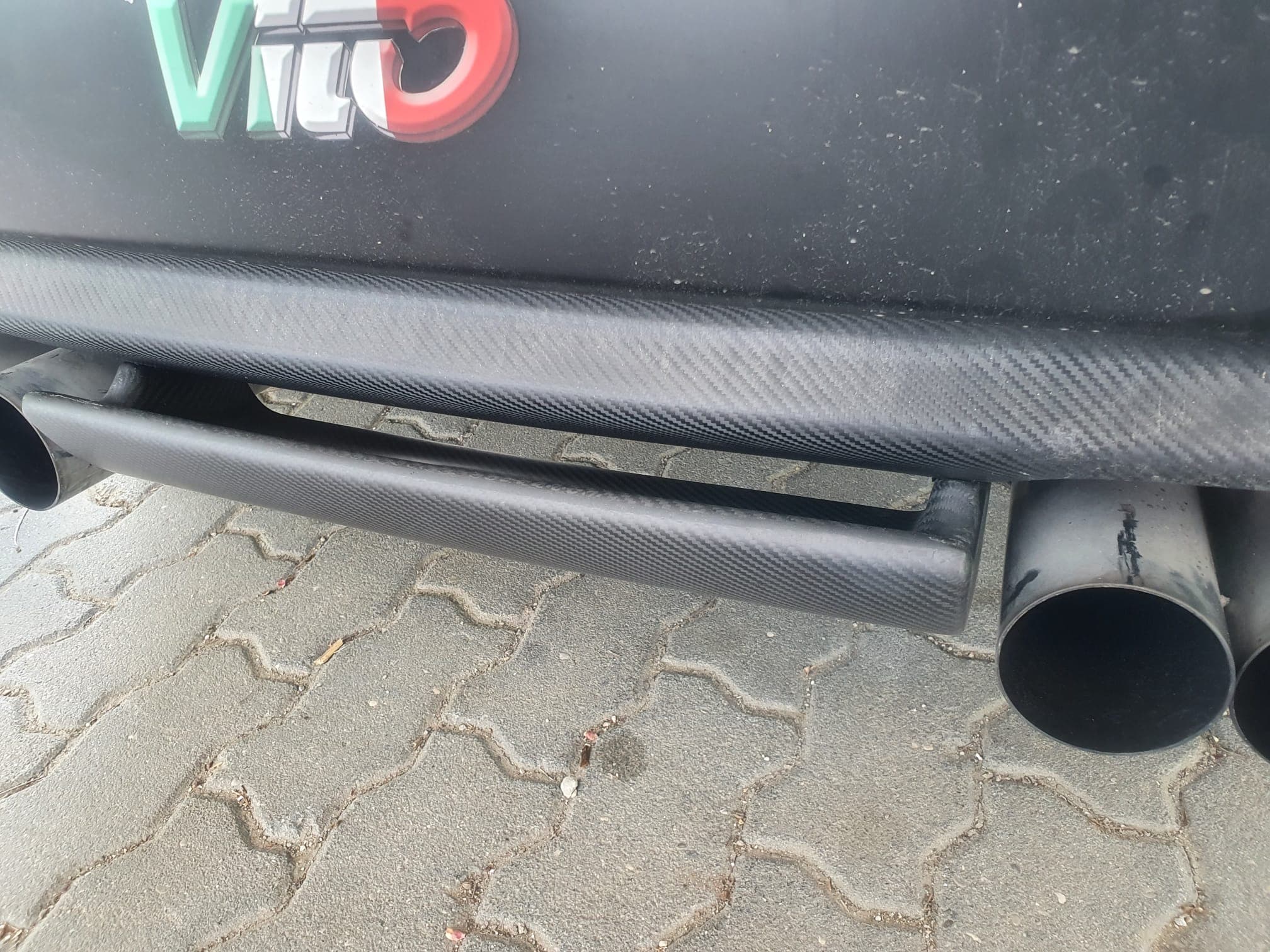 Detailansicht Carbon Heckdiffusor BMW Z3 mit sichtbarer Carbonstruktur