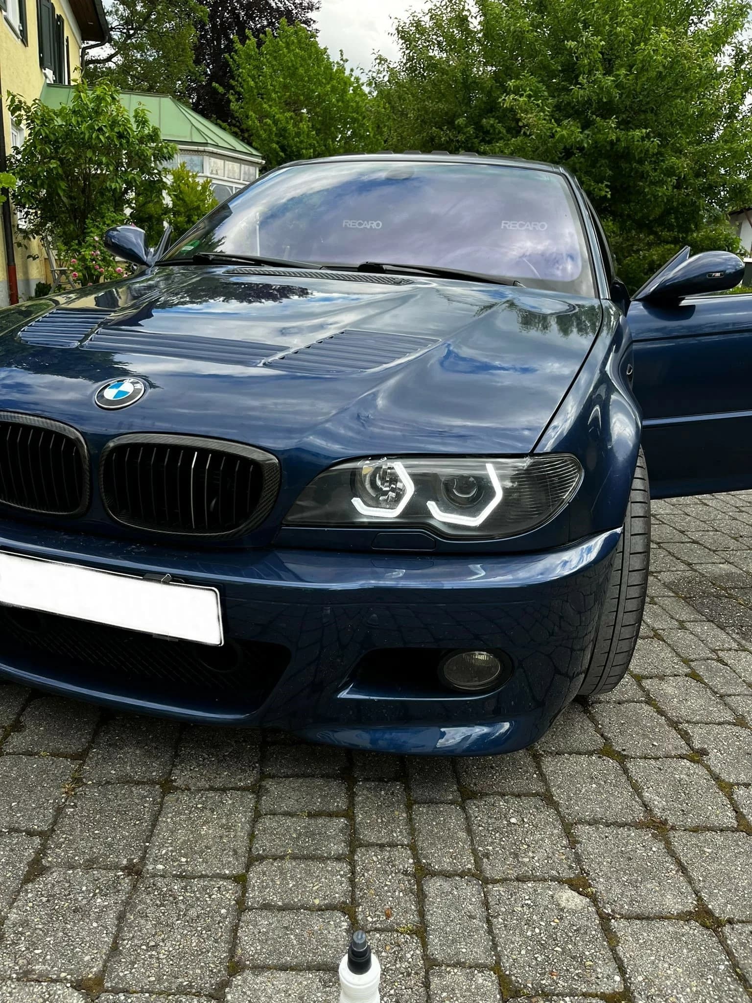 Carbon Motorhaube BMW E46 Coupé GTR mit integrierten Luftauslässen, Detailansicht vorne links