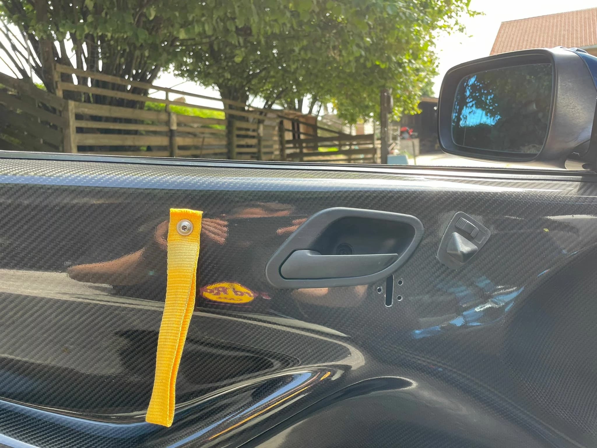 BMW E46 M3 Türverkleidung aus Carbon – Seitenansicht im eingebauten Zustand