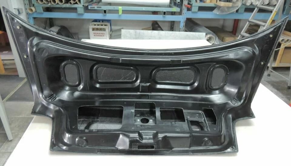 Geöffnete Carbon-Heckklappe BMW E36 Limousine, Innenseite