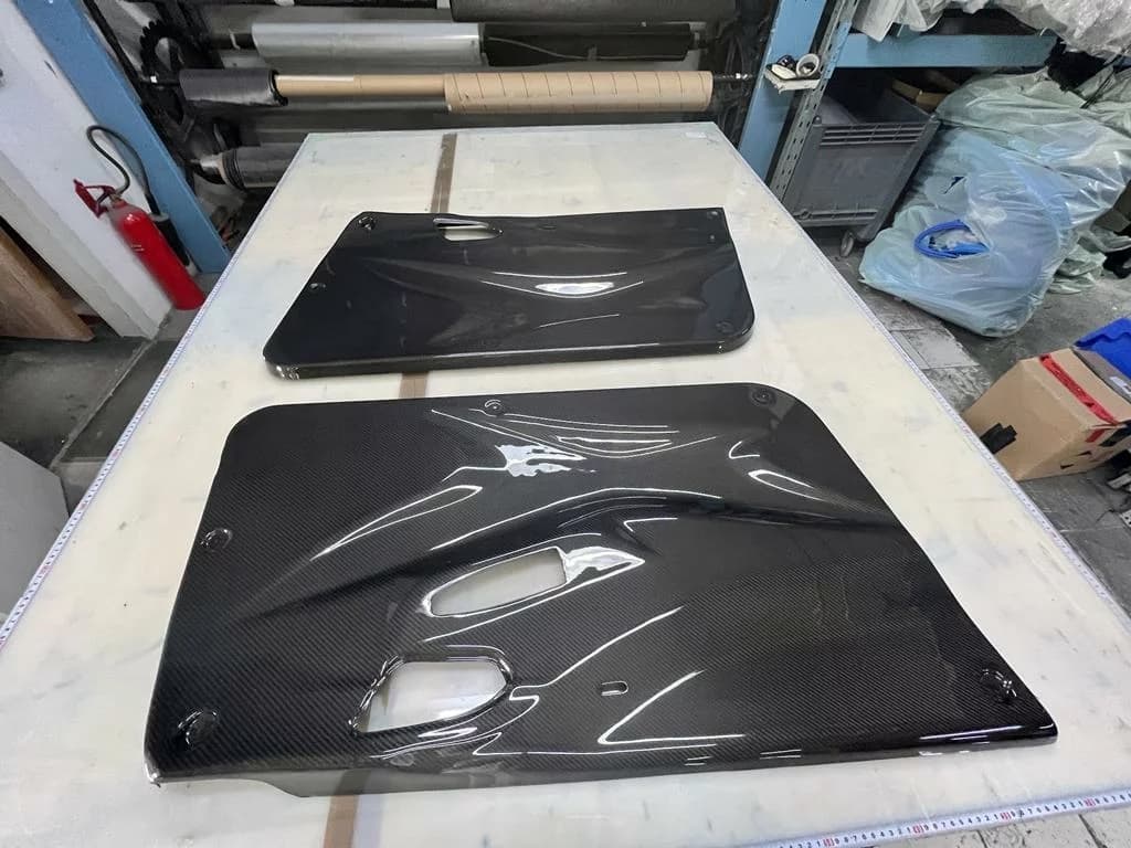 Carbon Türinnenverkleidung BMW F22 / F87 M2 mit Aussparungen, Motorsport-Ausführung