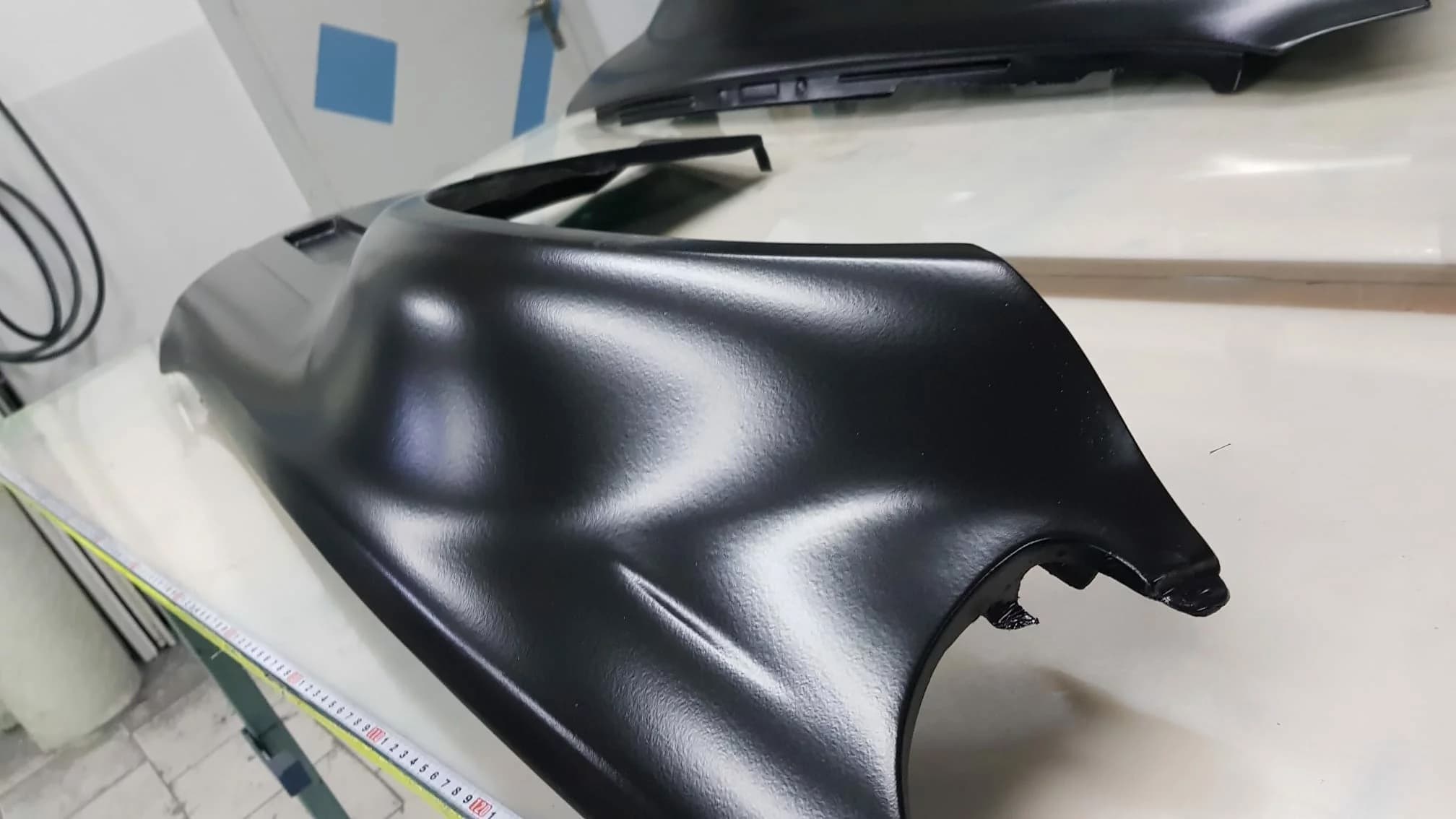 Detailansicht Carbon-Kotflügel BMW E46 M3, ausgeprägte Radlaufverbreiterung