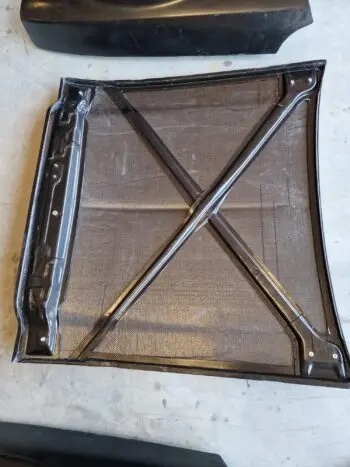 Carbon Motorhaube Ford Escort MK1, Detail der inneren Verstrebungen und Befestigungspunkte