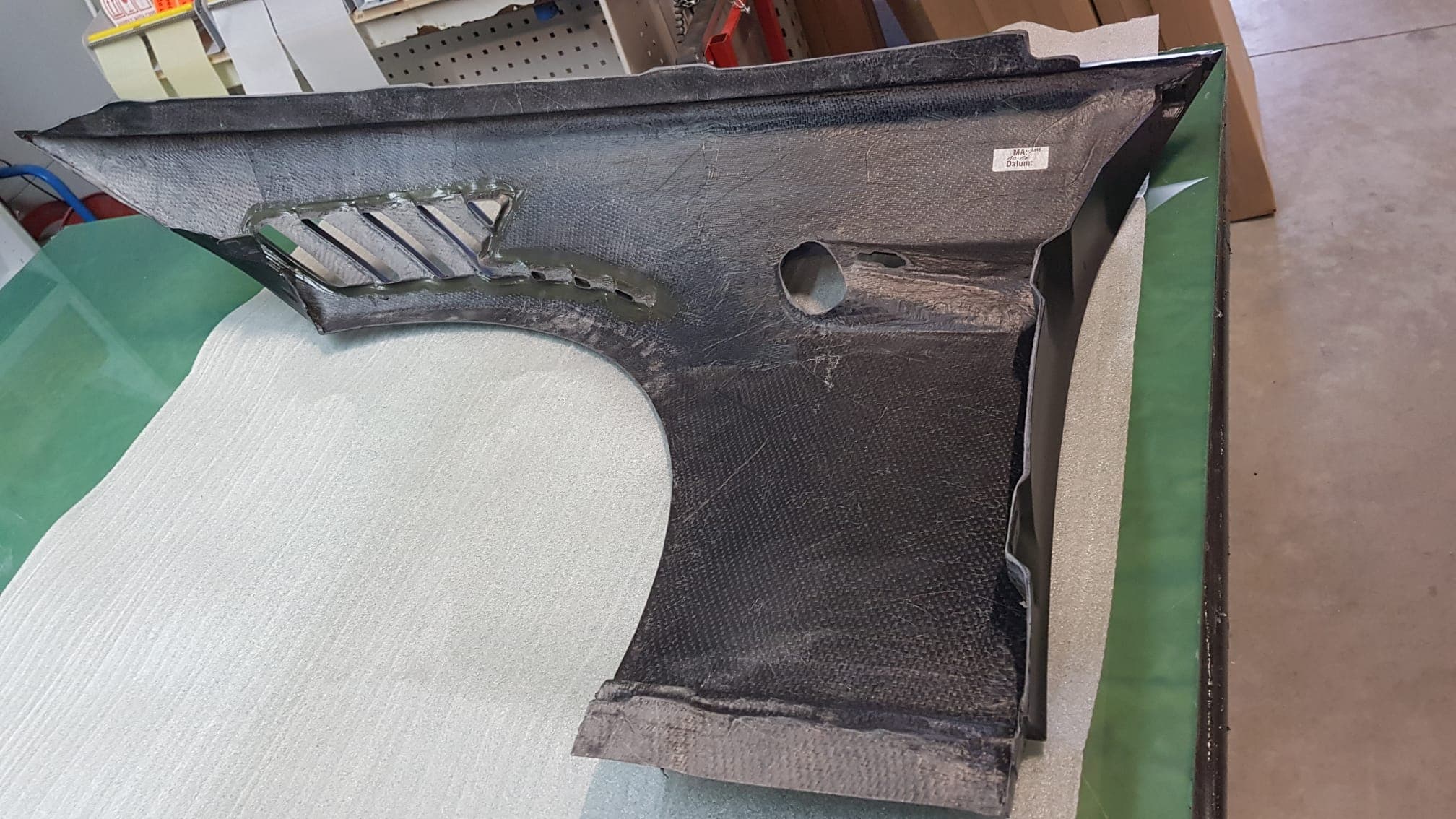 Carbon Kotflügel GTR für BMW E90/E92 M3, Ansicht der Innenseite mit Carbonstruktur