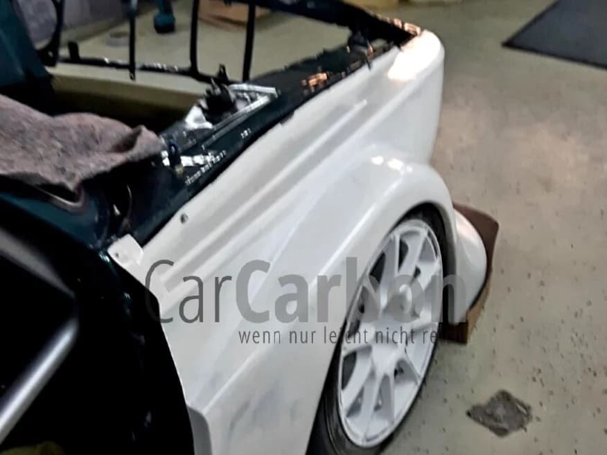 Weißer Kotflügel aus Carbon für 15 bis 17 Zoll Räder von oben für den BMW E10